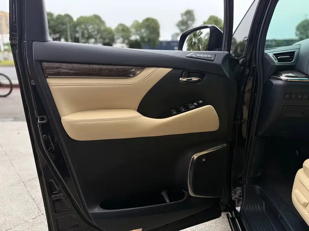 Toyota Vellfire 2020 — фото 10
