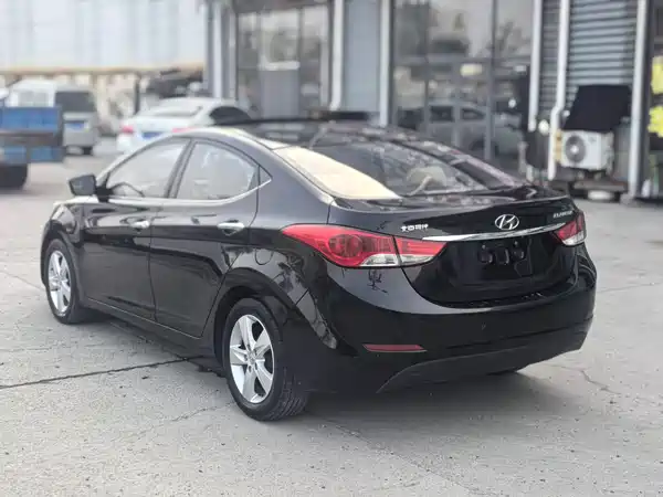 Hyundai Elantra Langdong 2012