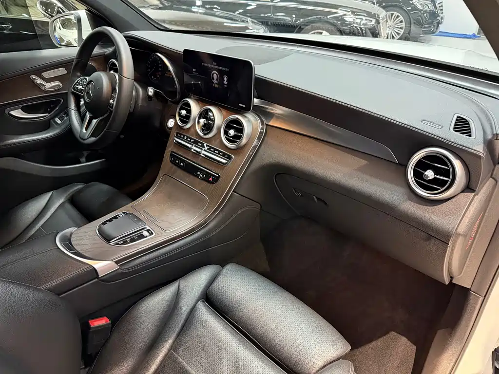Mercedes-Benz GLC 2020 — фото 12