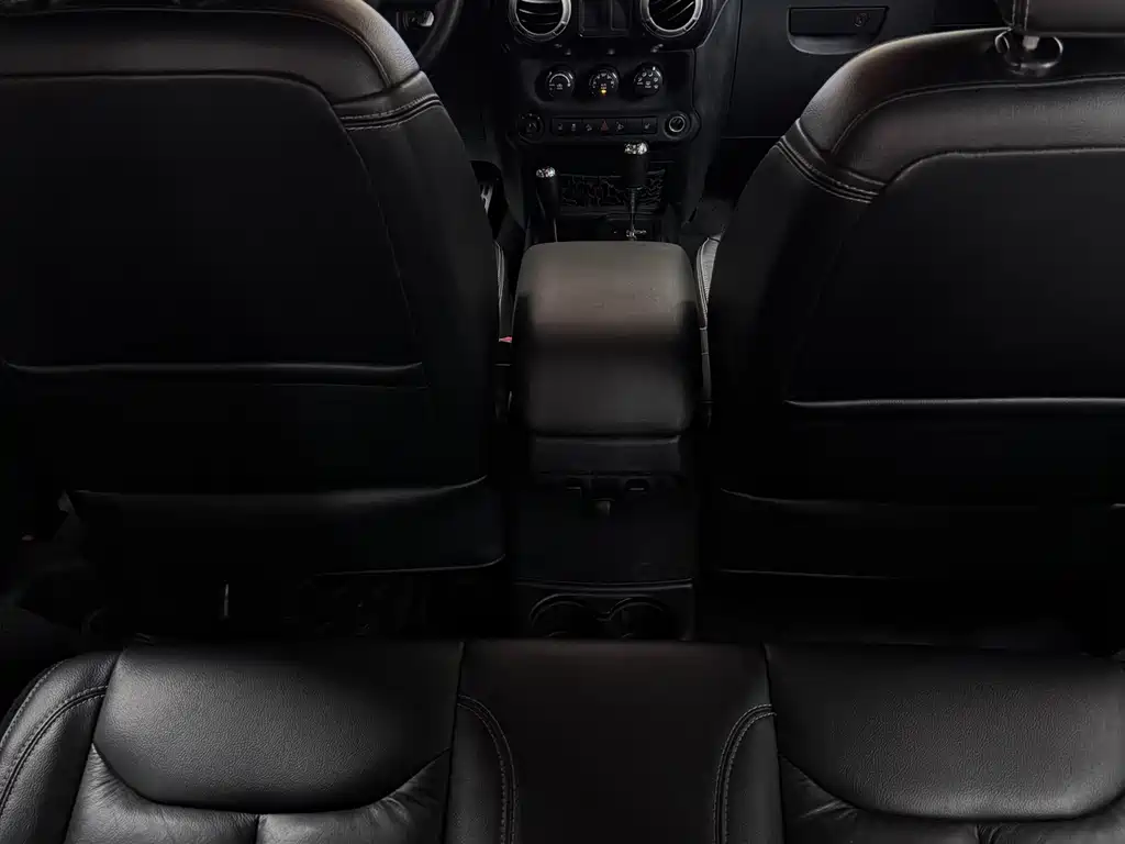 Jeep Wrangler 2013 — фото 15