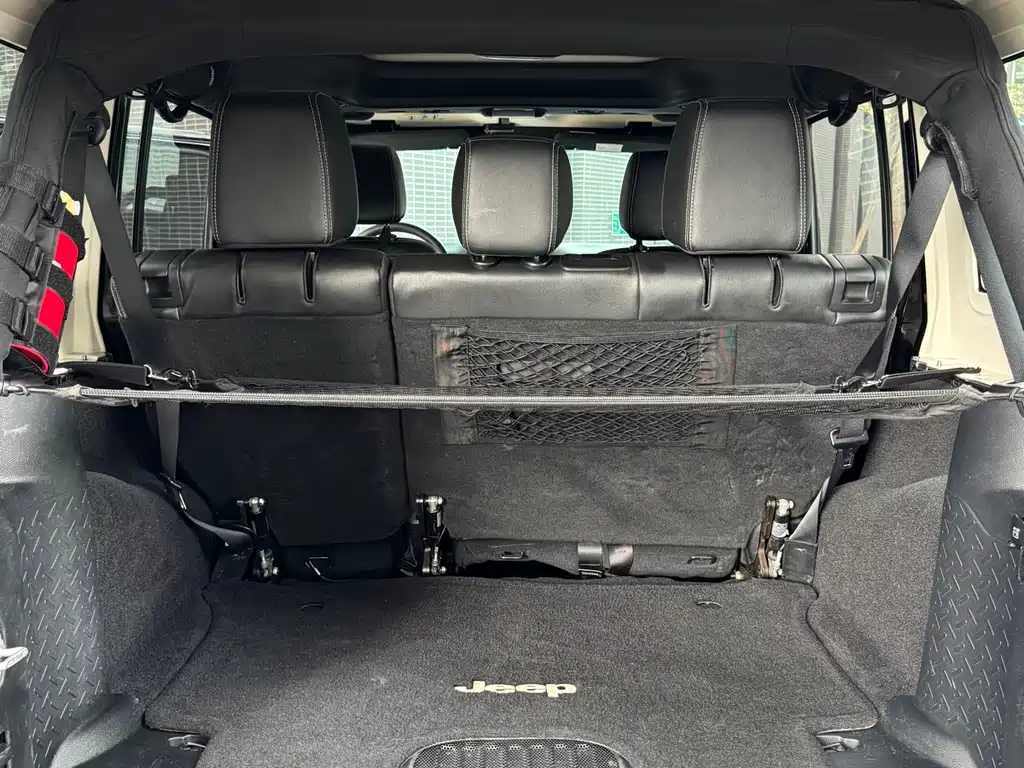 Jeep Wrangler 2016 — фото 16
