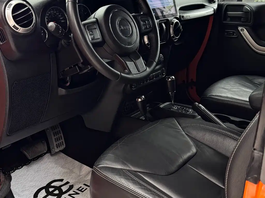 Jeep Wrangler 2013 — фото 11