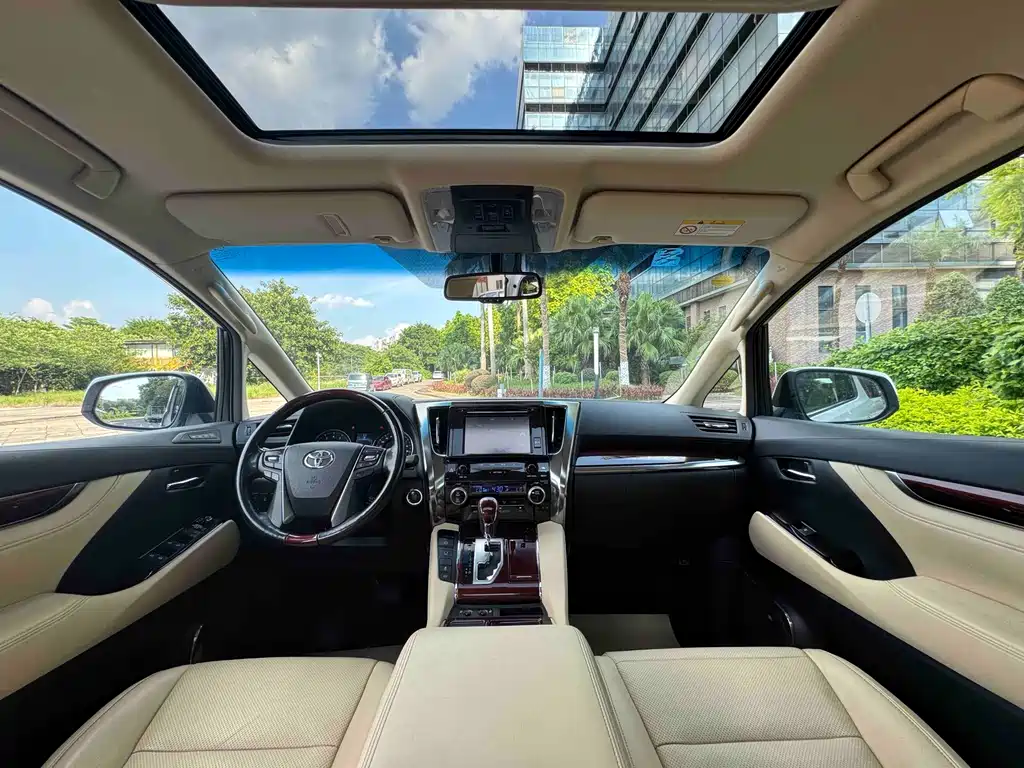 Toyota Alphard 2017 — фото 9