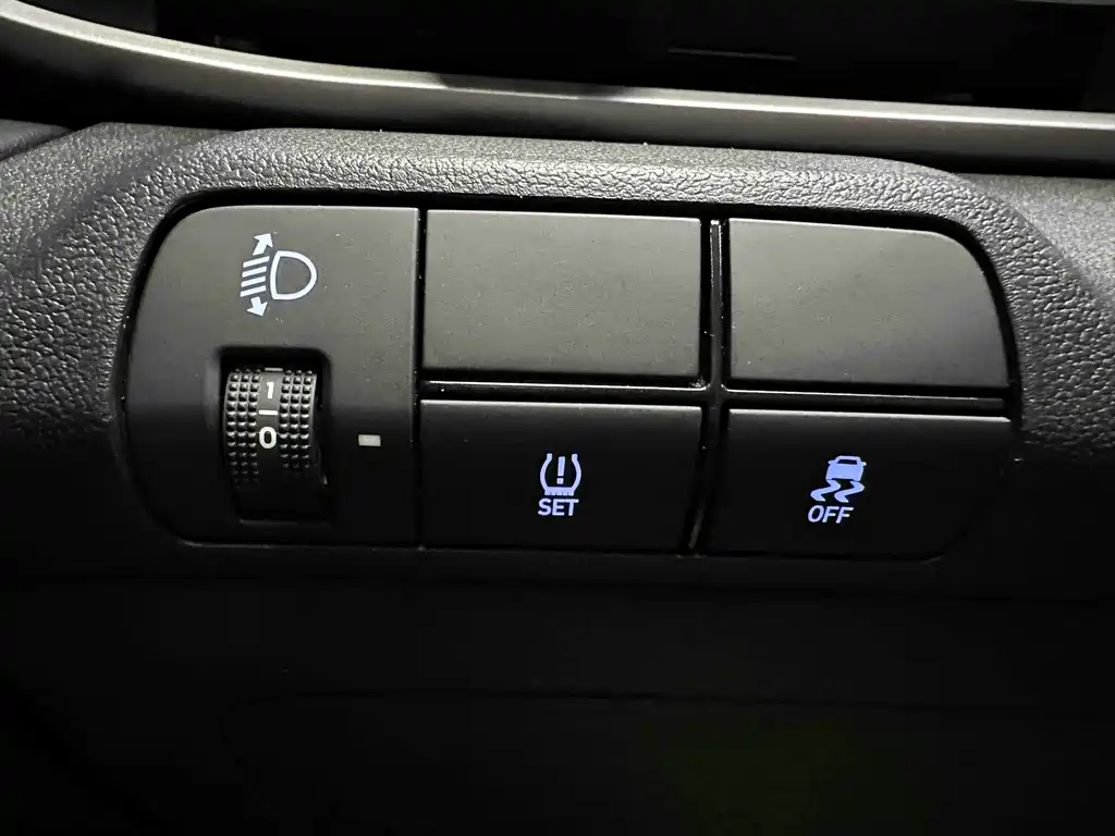 Hyundai Elantra 2023 — фото 9