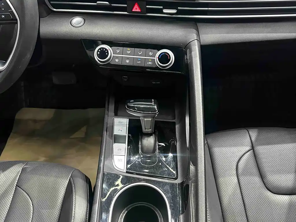 Hyundai Elantra 2023 — фото 13