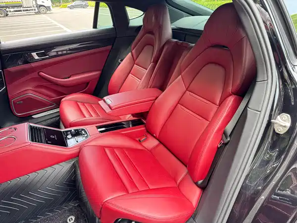 Porsche Panamera 2021