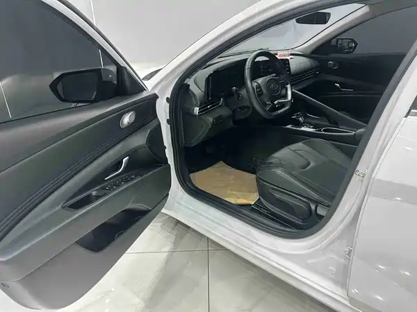 Hyundai Elantra 2023