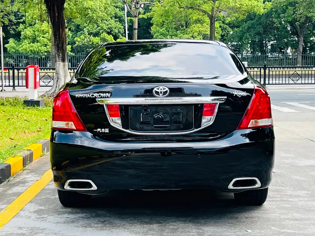 Toyota Crown 2011