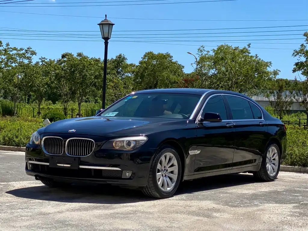 BMW 7 Series 2012 — фото 1