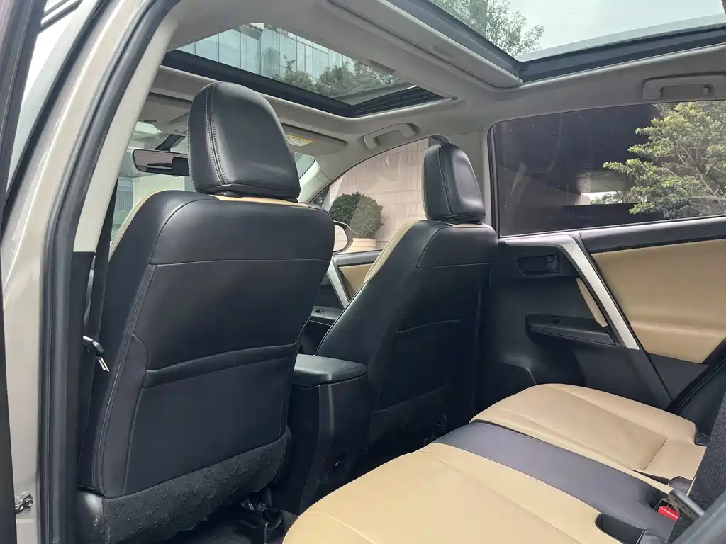 Toyota RAV4 2017 — фото 15