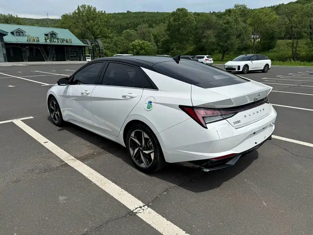 Hyundai Elantra 2022