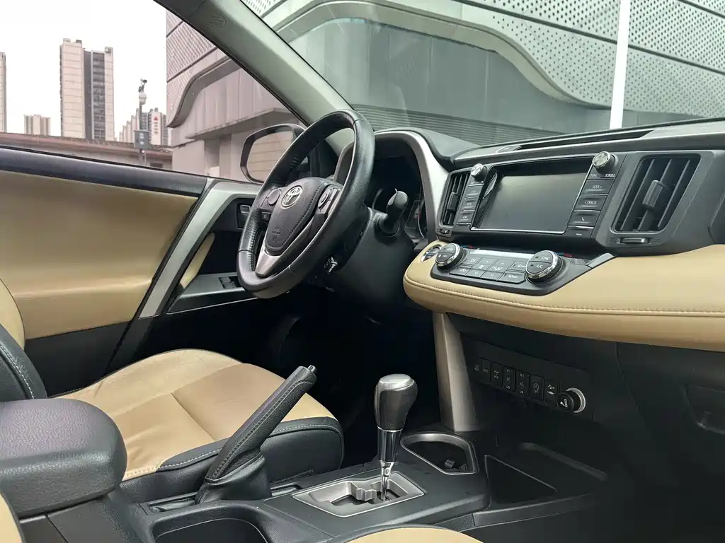 Toyota RAV4 2017 — фото 21