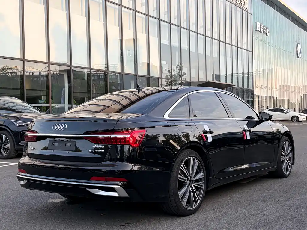 Audi A6L 2023 — фото 17