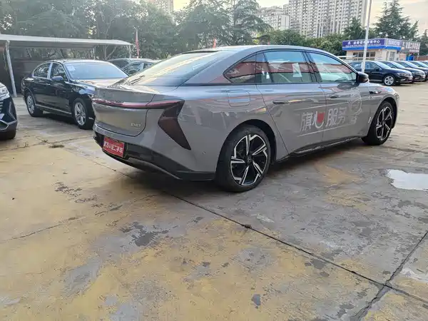 Hongqi EH7 2024