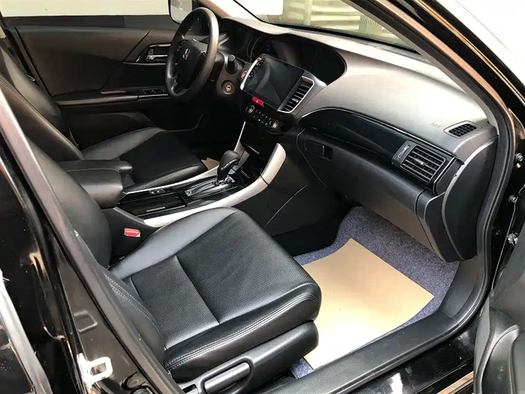 Honda Accord 2018 — фото 8
