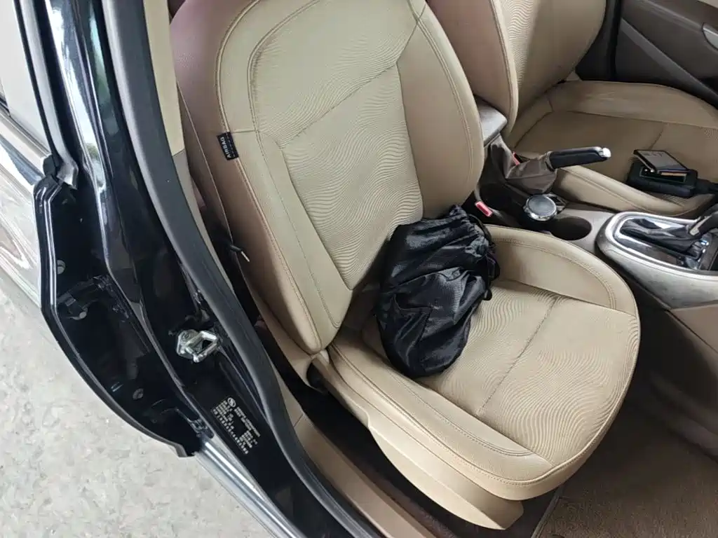 Buick Excelle 2015 — фото 25