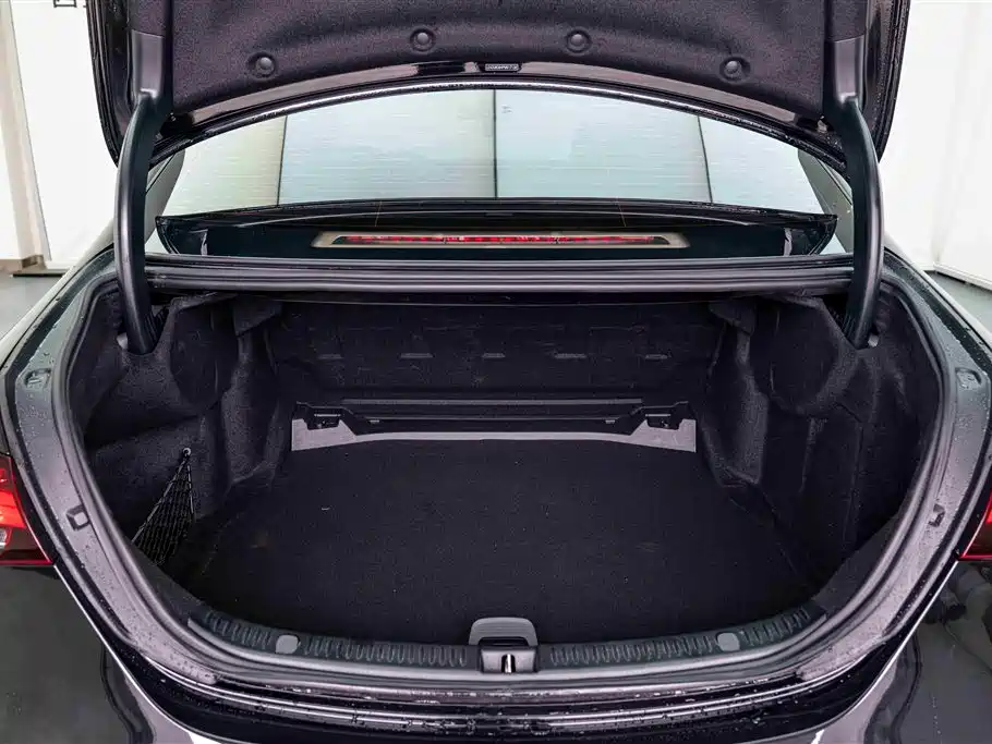 Mercedes-Benz E-Class 2023 — фото 10