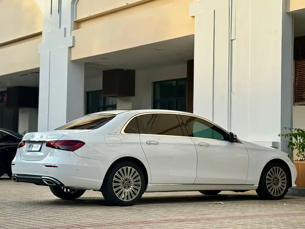 Mercedes-Benz E-Class 2018 — фото 15