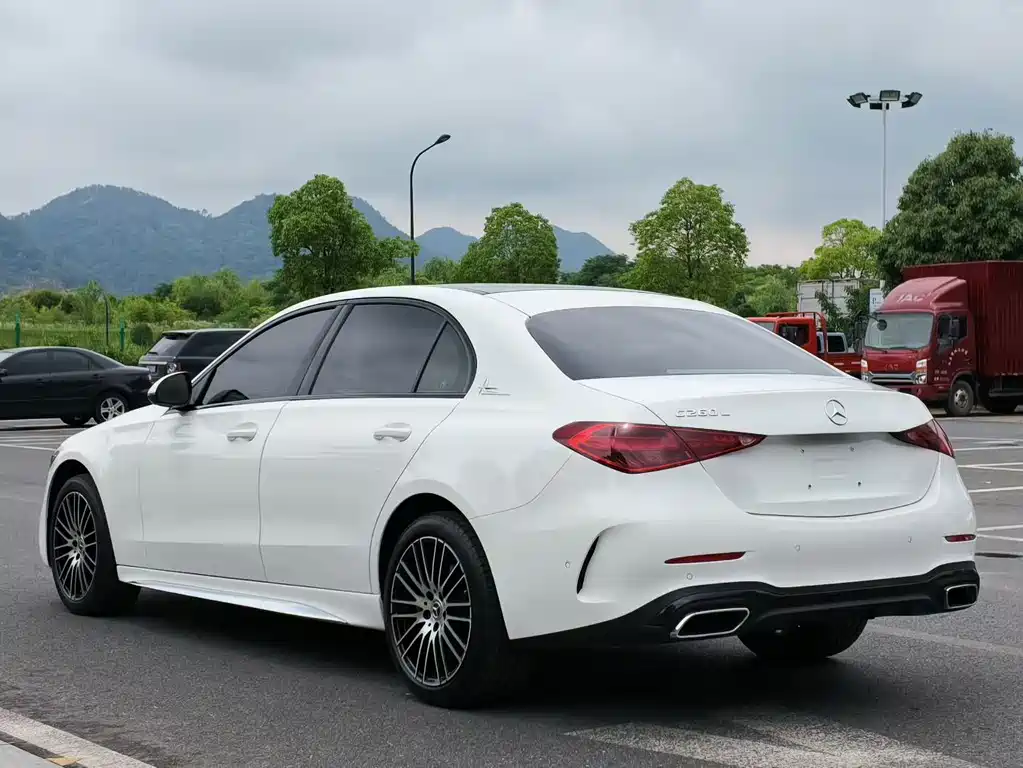 Mercedes-Benz C-Class 2024