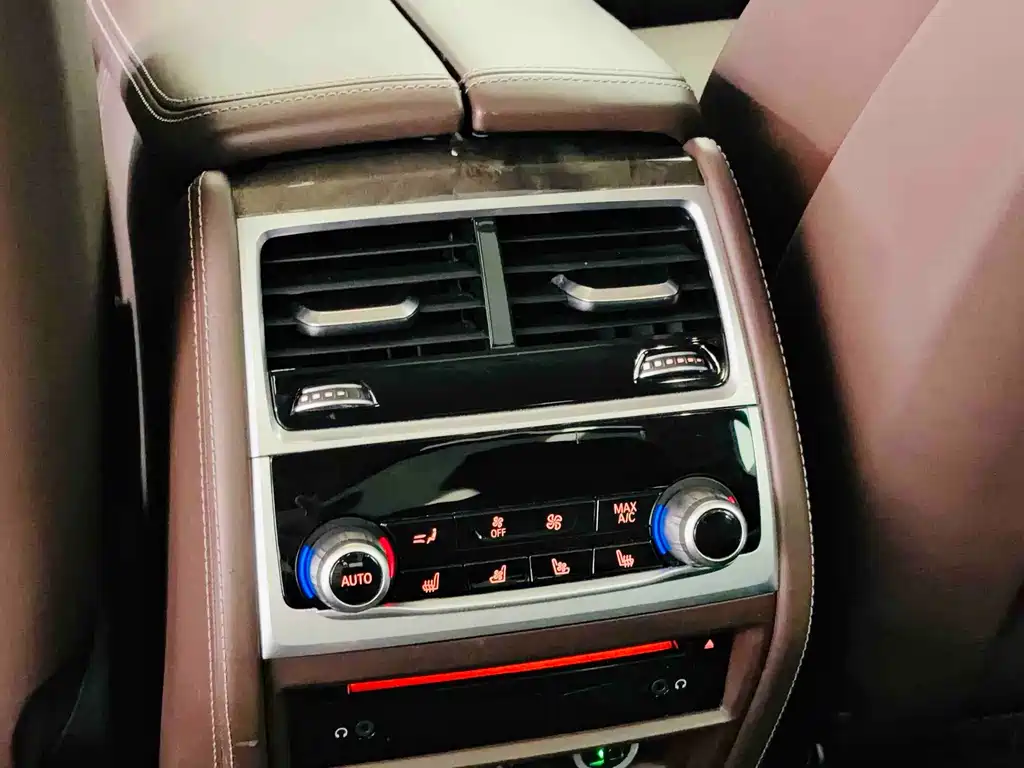 BMW 7 Series 2018 — фото 12