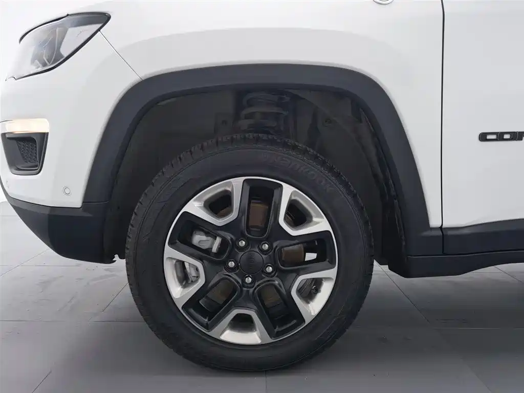 Jeep Compass 2017 — фото 17