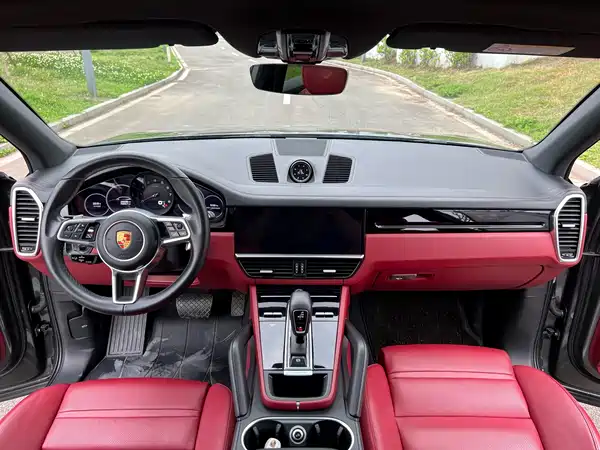 Porsche Cayenne 2021