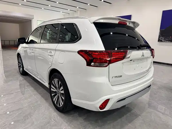 Mitsubishi Outlander 2023