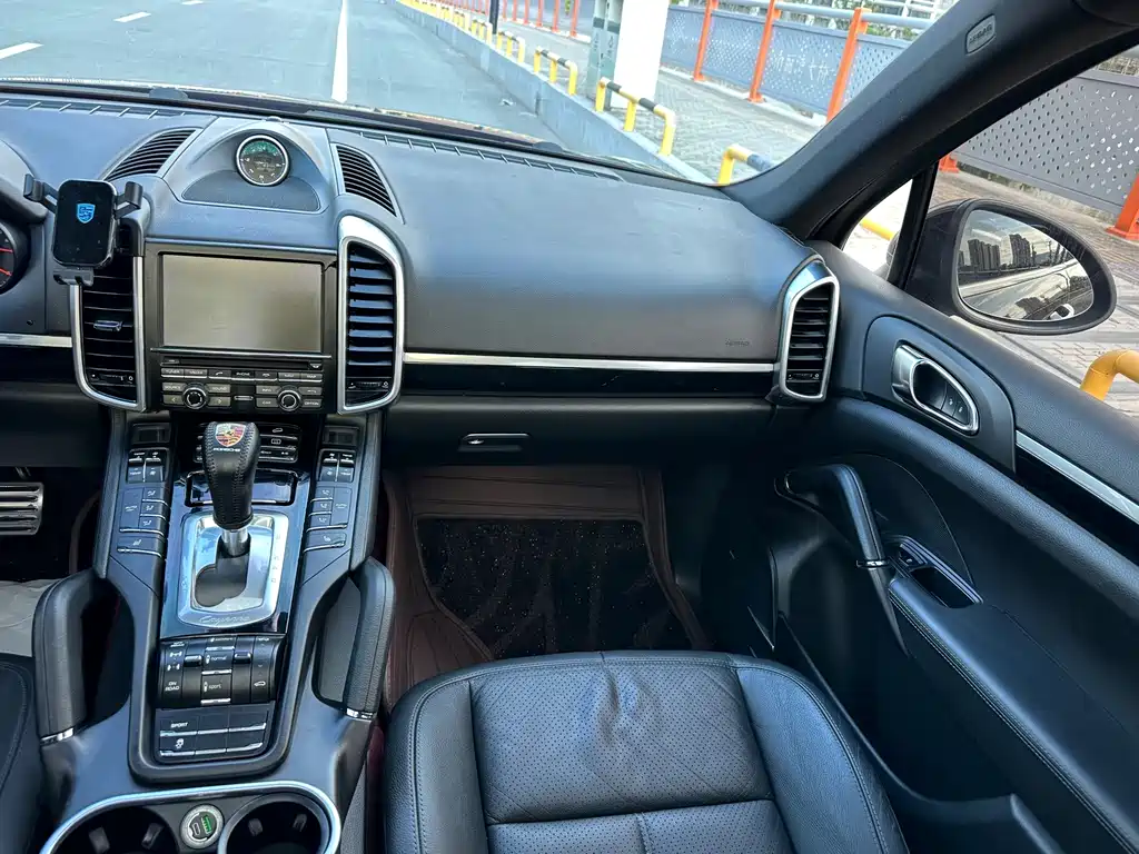 Porsche Cayenne 2015 — фото 10