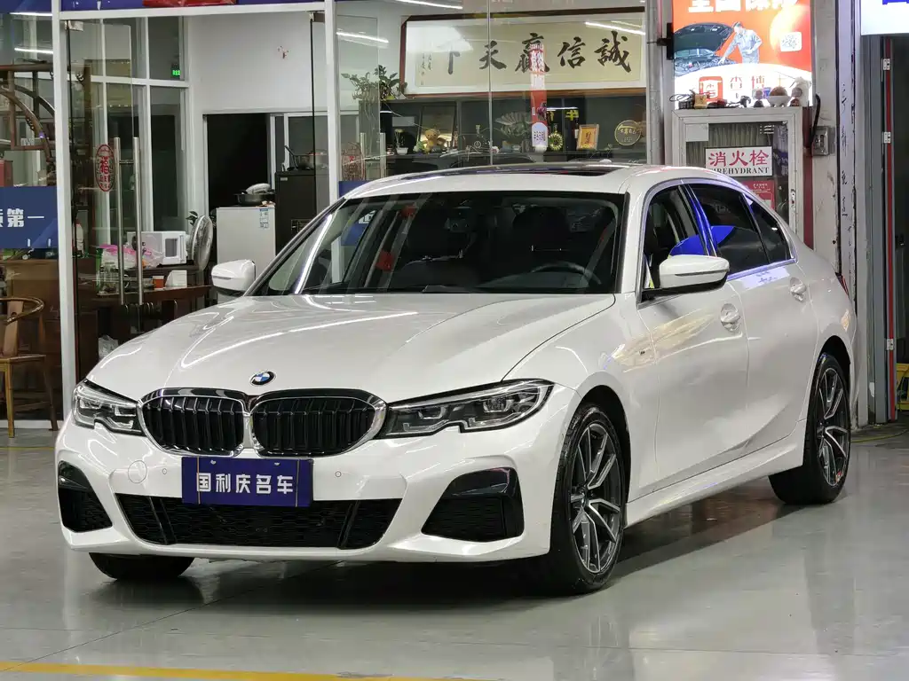 BMW 3 Series 2019 — фото 1