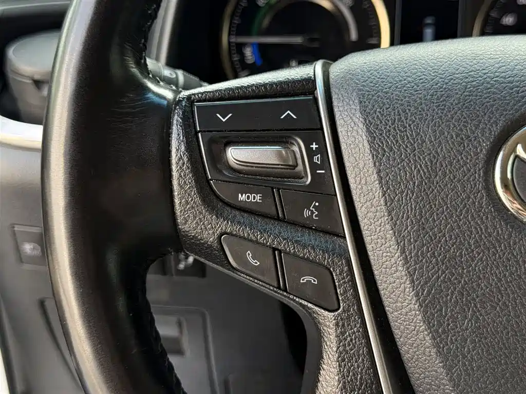 Toyota Alphard 2020 — фото 19