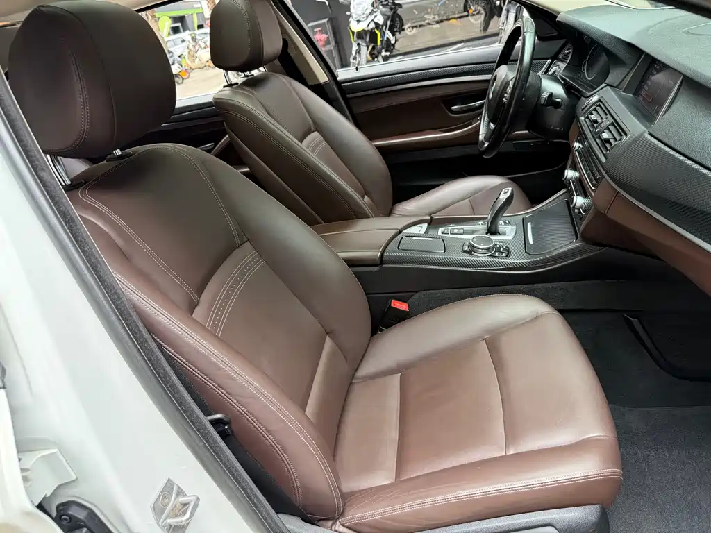 BMW 5 Series 2016 — фото 25