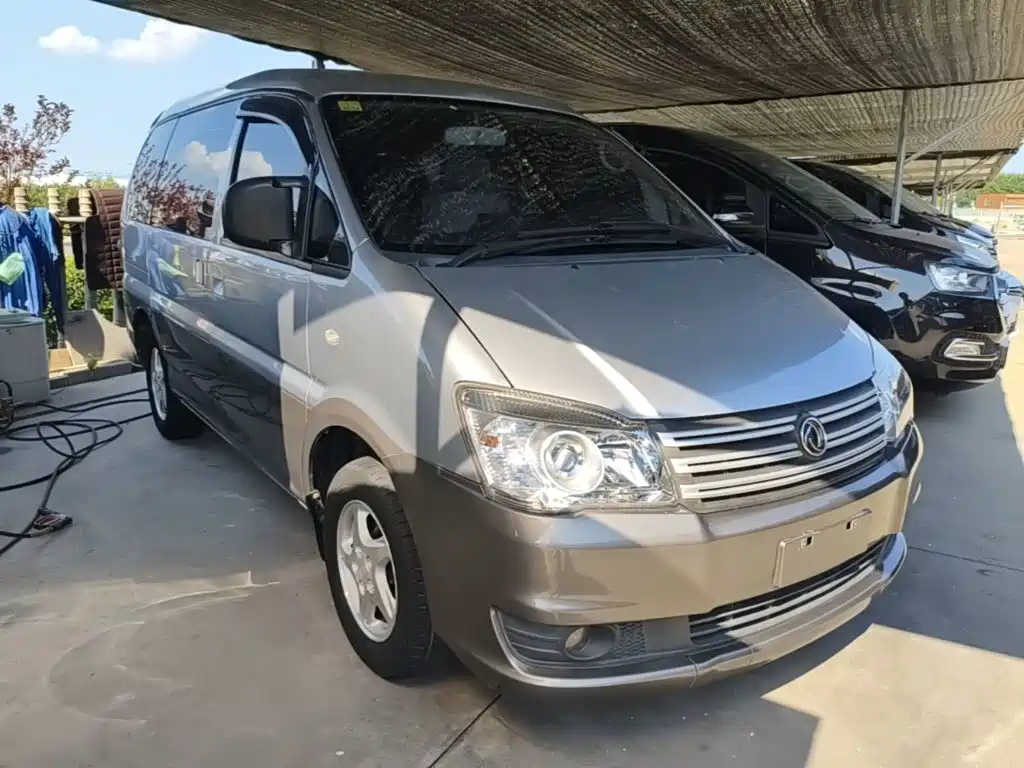 Dongfeng Lingzhi 2015