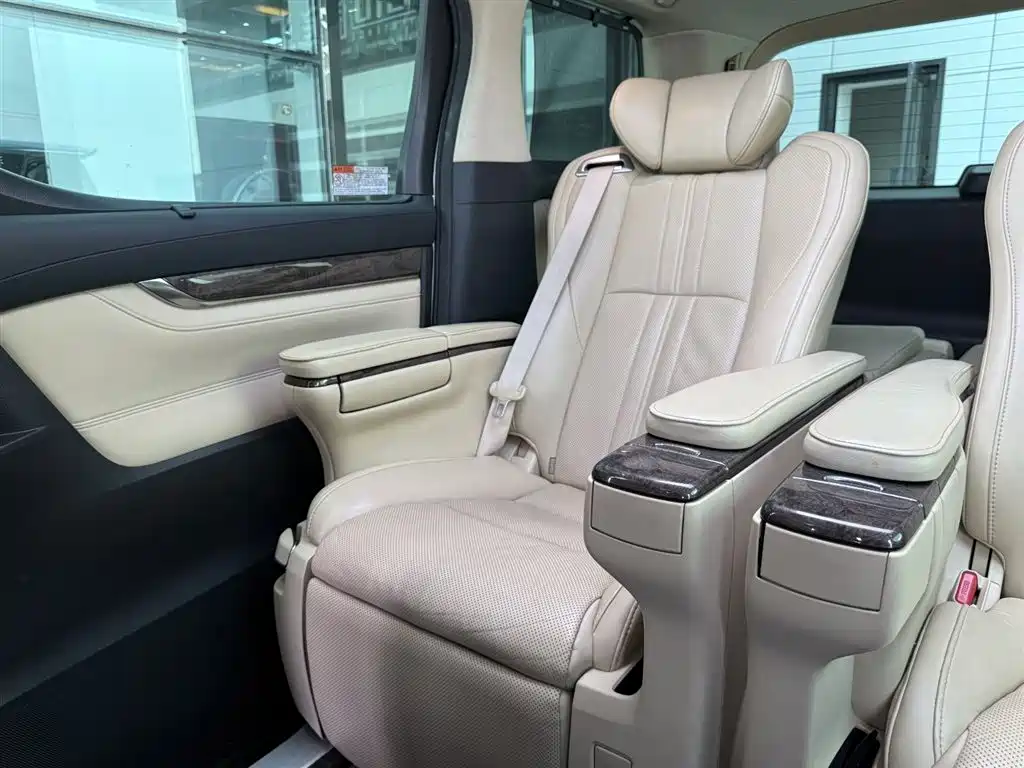 Toyota Alphard 2020 — фото 36