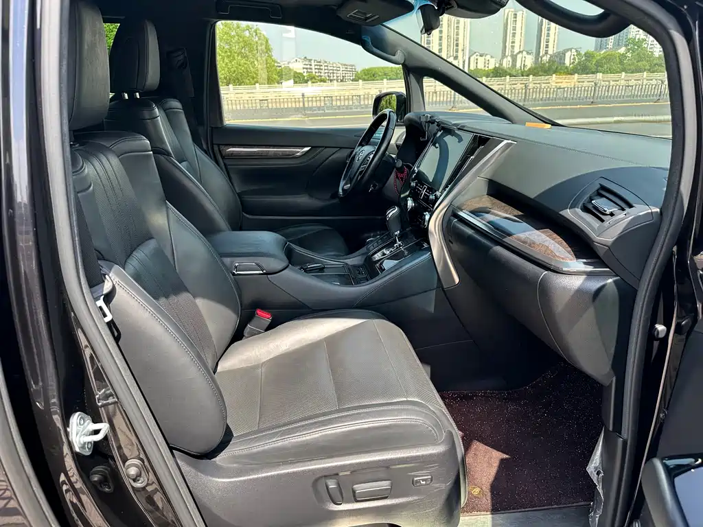 Toyota Alphard 2022