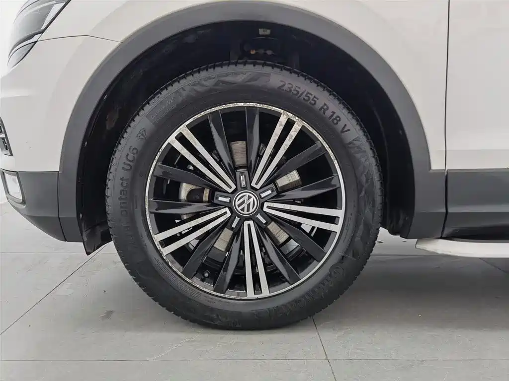 Volkswagen Tiguan L 2017 — фото 17