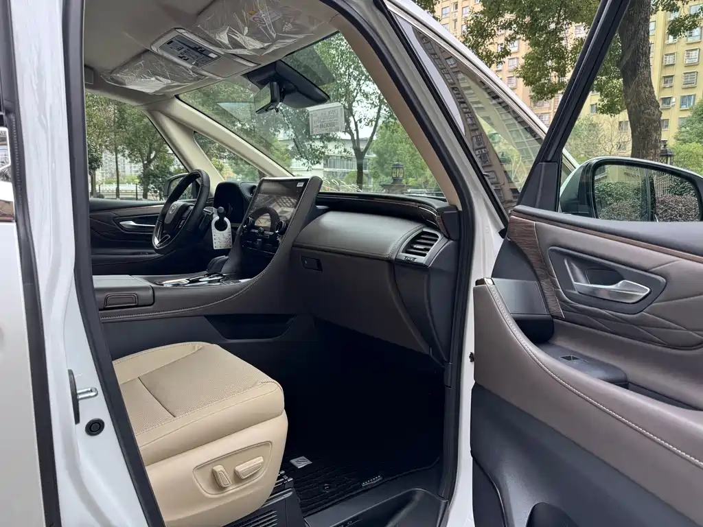 Toyota Alphard — фото 14