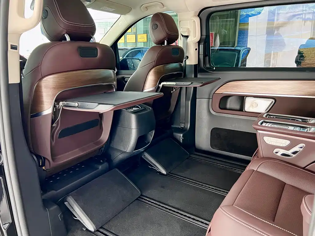 Mercedes-Benz V-Class 2024 — фото 19