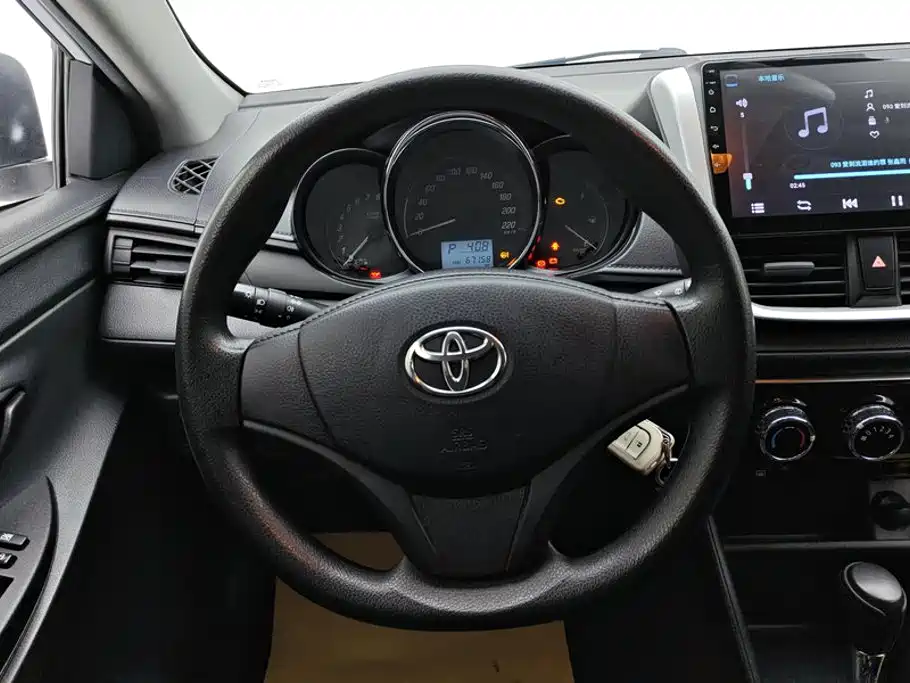 Toyota Yaris L 2021 — фото 15
