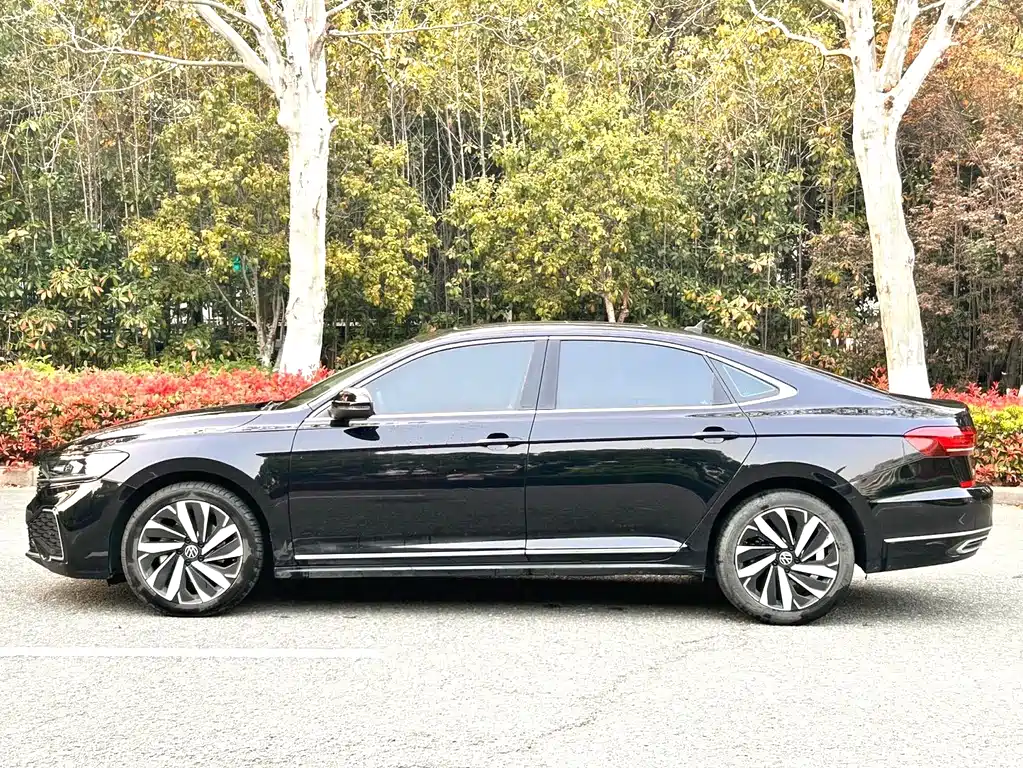 Volkswagen Passat 2022 — фото 3