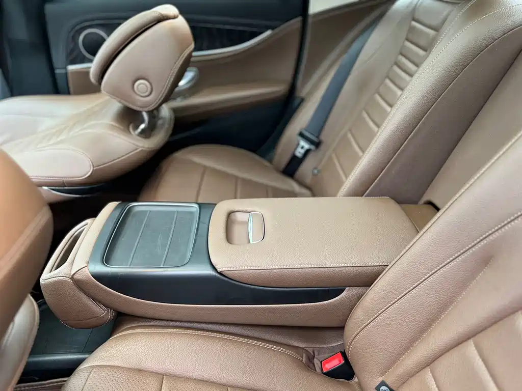 Mercedes-Benz E-Class 2019 — фото 16