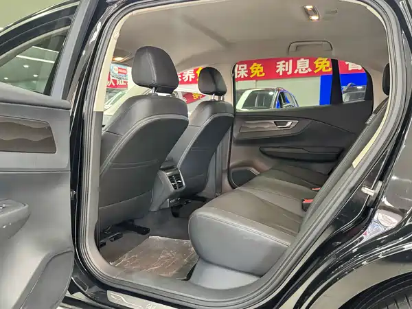 Hongqi E-QM5 2023