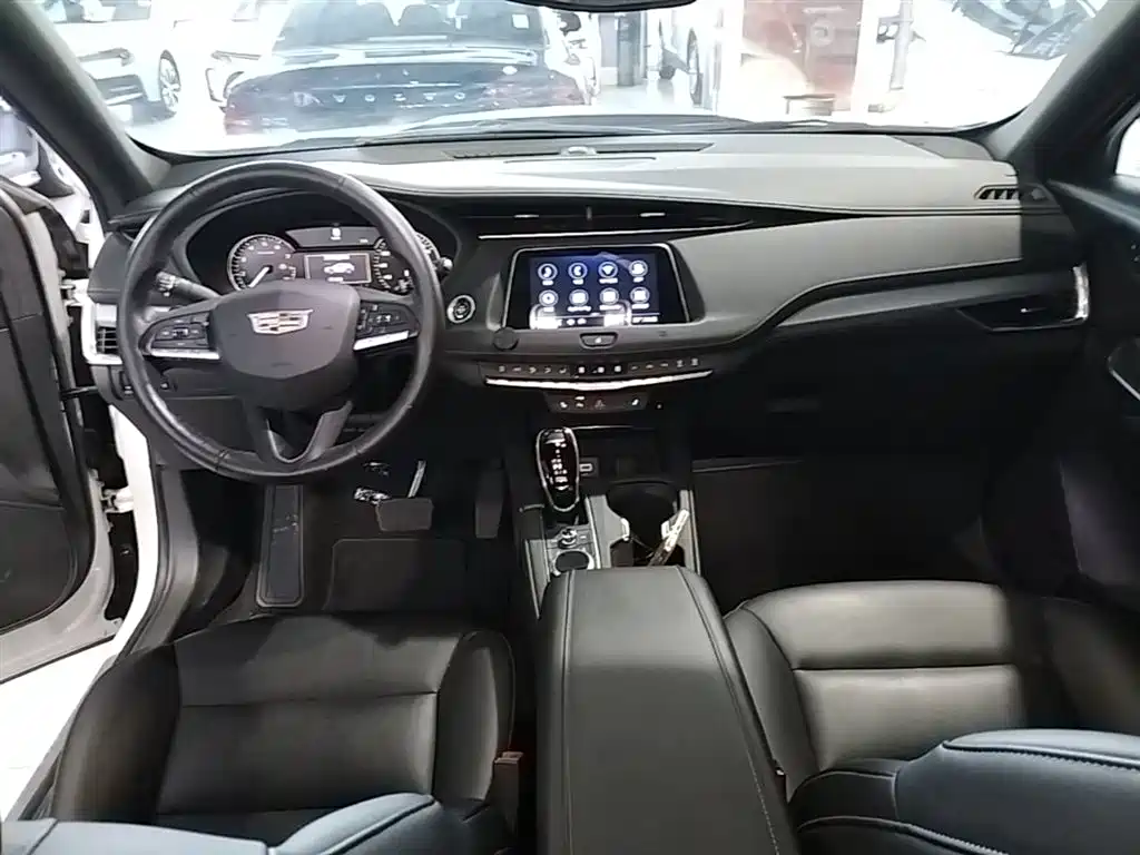 Cadillac XT4 2020 — фото 10