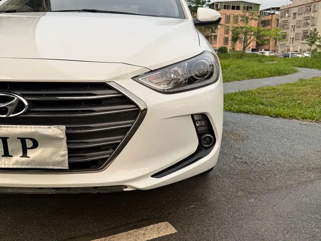 Hyundai Elantra 2017 — фото 9