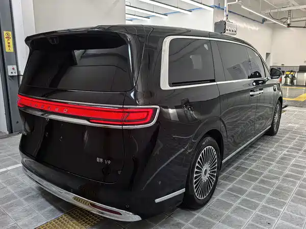 Luxeed V9 2026