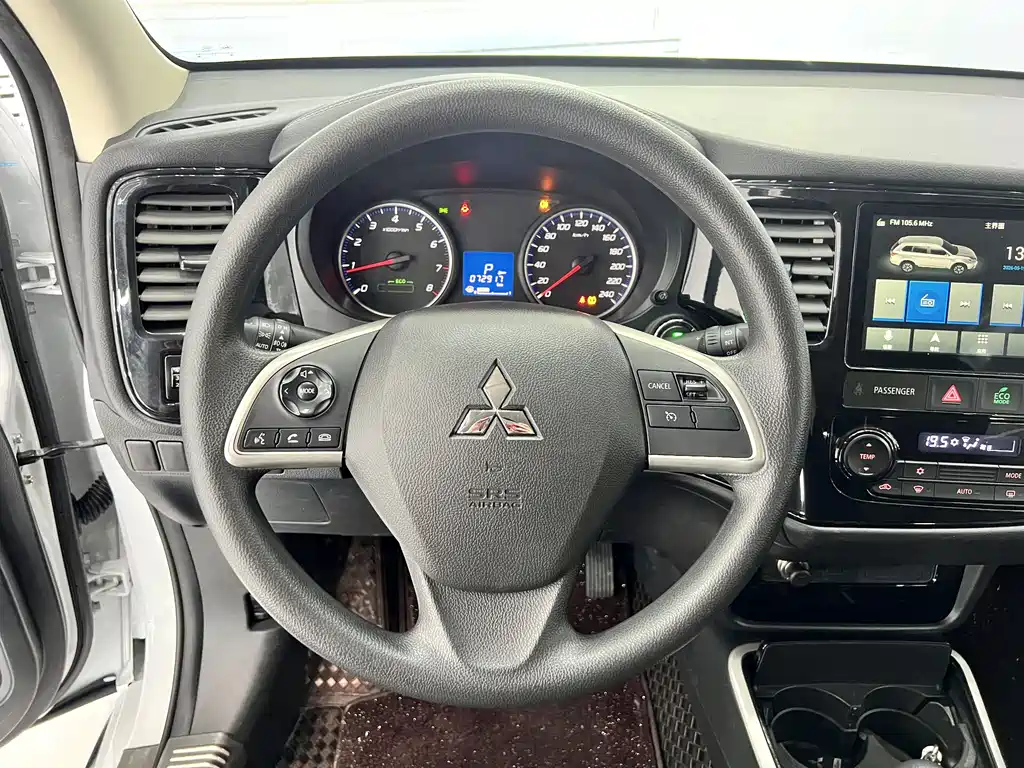 Mitsubishi Outlander 2022 — фото 11