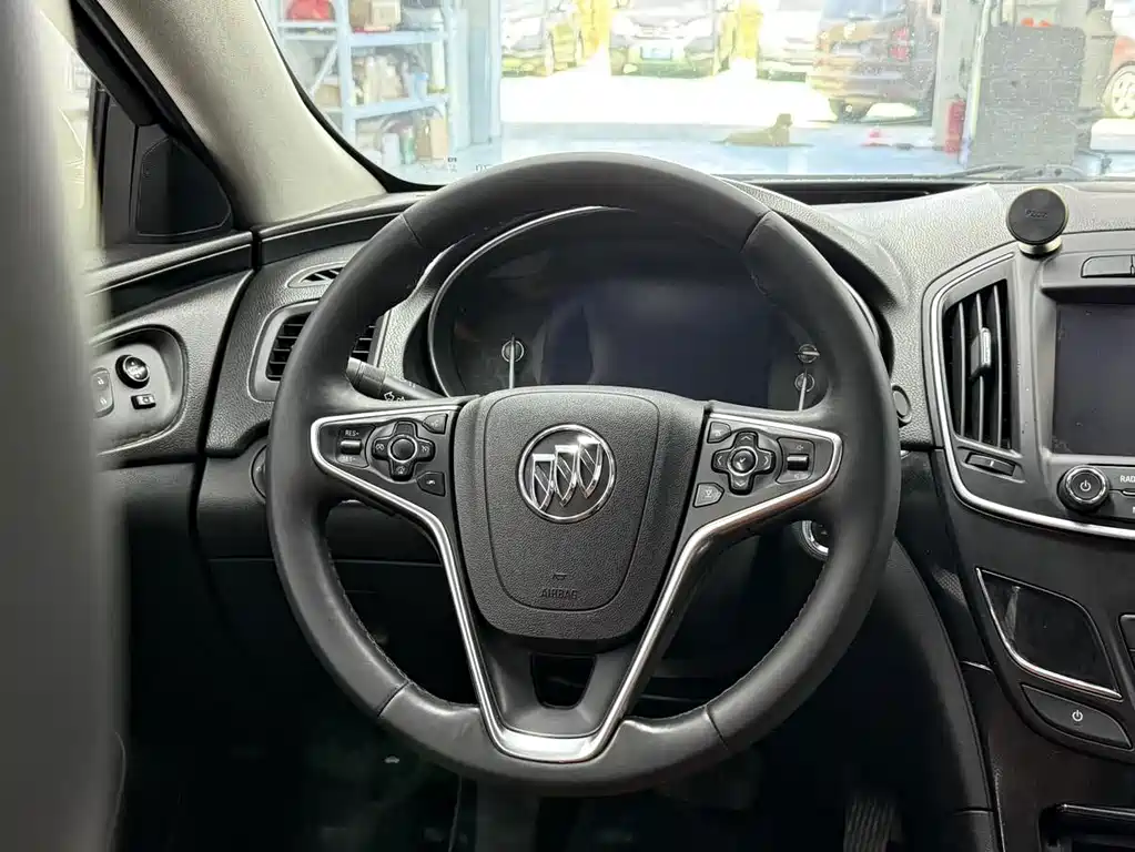 Buick Regal 2016 — фото 9