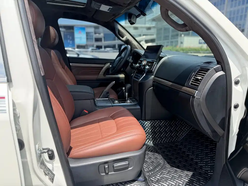 Toyota Land Cruiser 2018 — фото 10