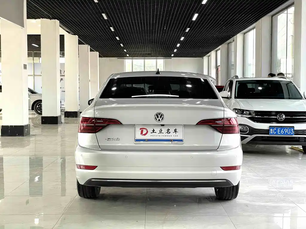 Volkswagen Sagitar 2022