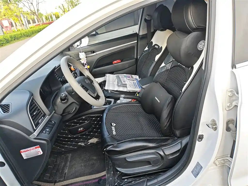 Hyundai Elantra 2017 — фото 8