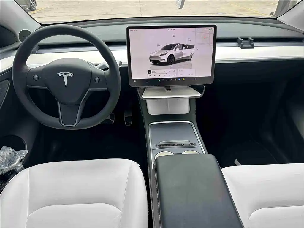 Tesla Model Y 2023 — фото 8